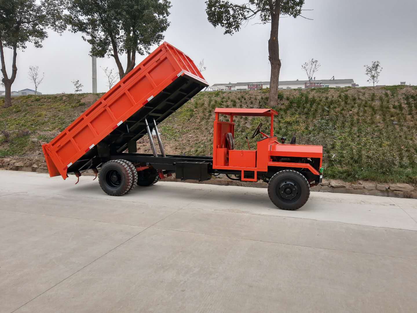 礦用四輪車(chē)車(chē)燈保護小竅門(mén) 礦用四輪車(chē)車(chē)燈保護小竅門(mén)